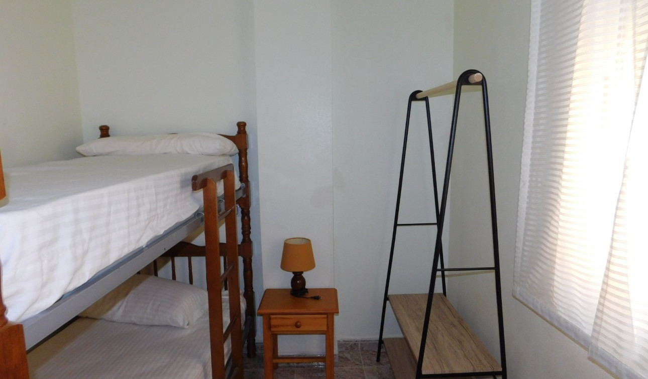 Alquiler a largo plazo - Apartamento / Piso - La Zenia