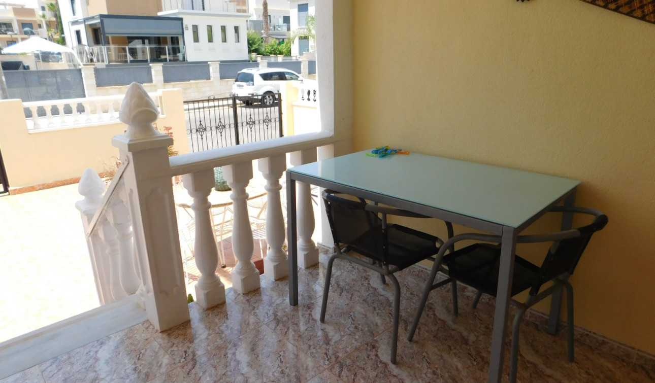 Alquiler a largo plazo - Apartamento / Piso - La Zenia