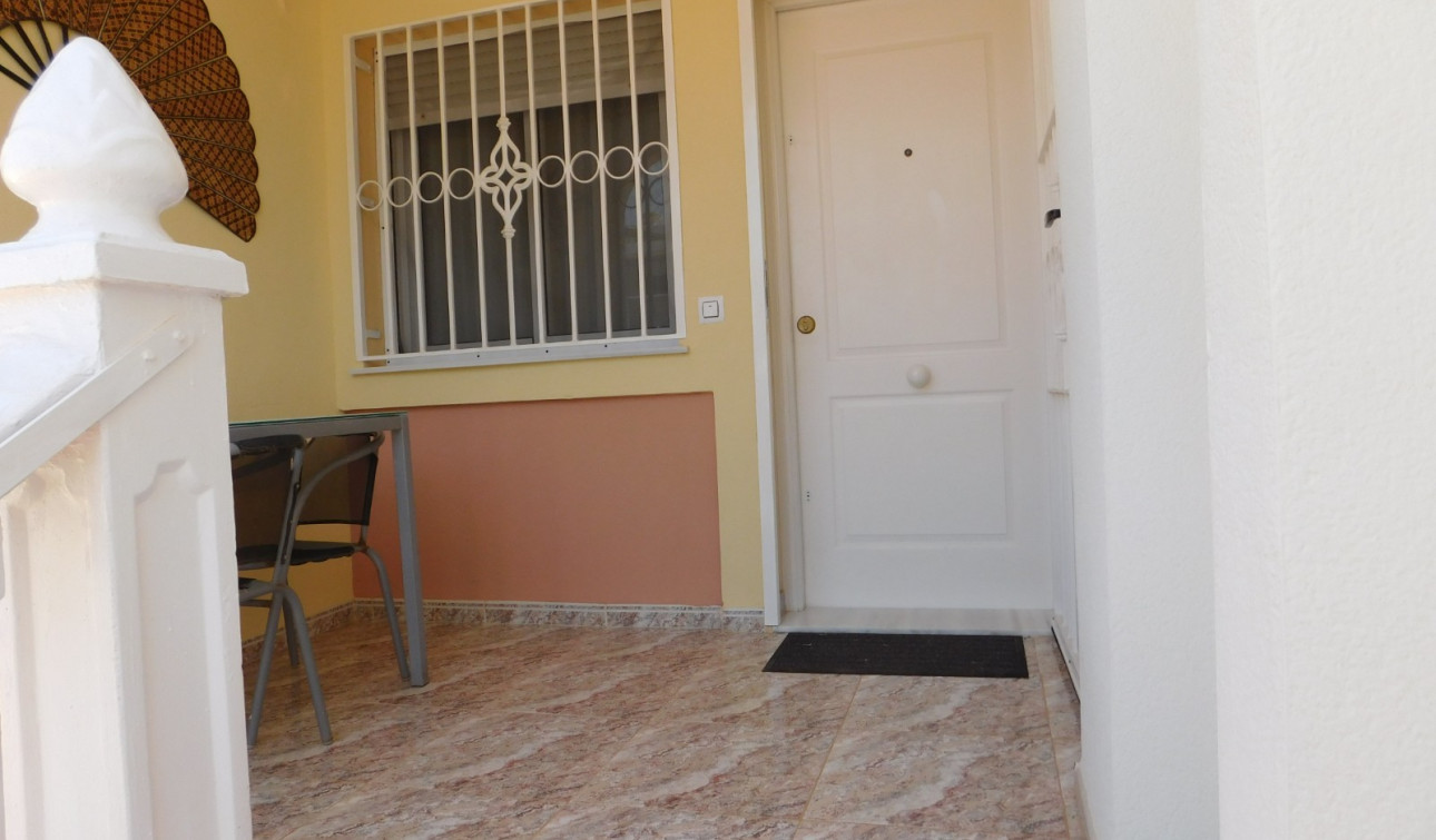 Alquiler a largo plazo - Apartamento / Piso - La Zenia