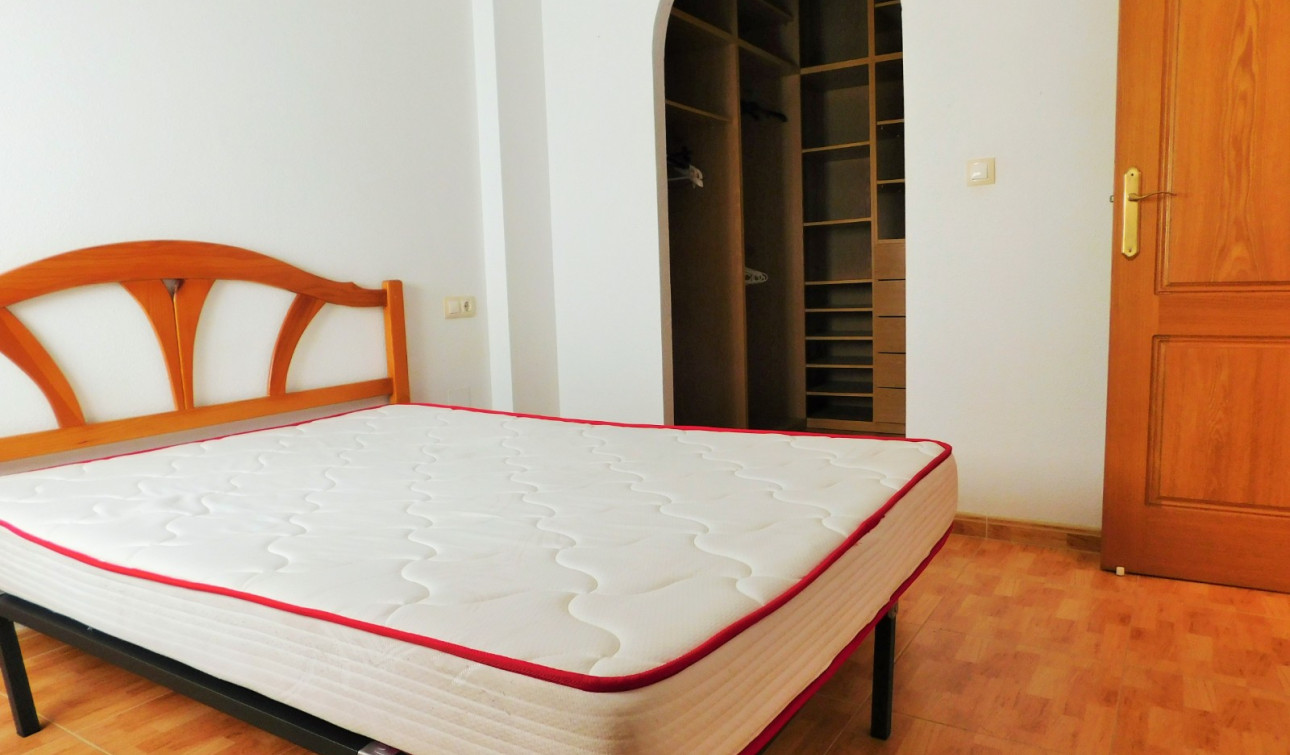 Alquiler a largo plazo - Apartamento / Piso - San Miguel de Salinas