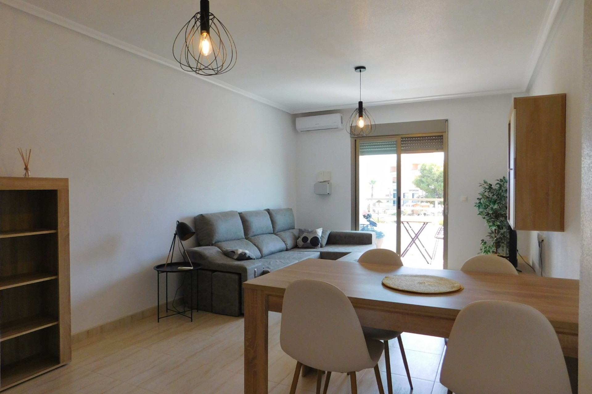 Alquiler a largo plazo - Apartamento / Piso - San Miguel de Salinas