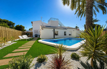 Halfvrijstaande villa - Herverkoop - Orihuela Costa - Punta Prima