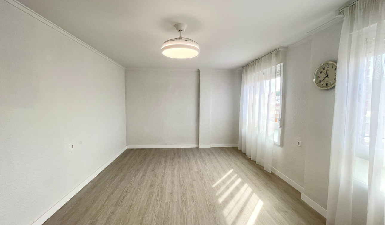 Herverkoop - Appartement / Flat - Bigastro