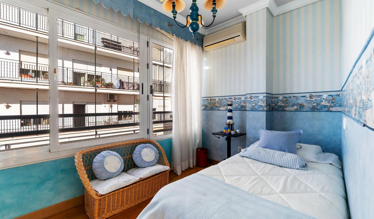 Herverkoop - Appartement / Flat - Torrevieja - Centro - Muelle Pesquero