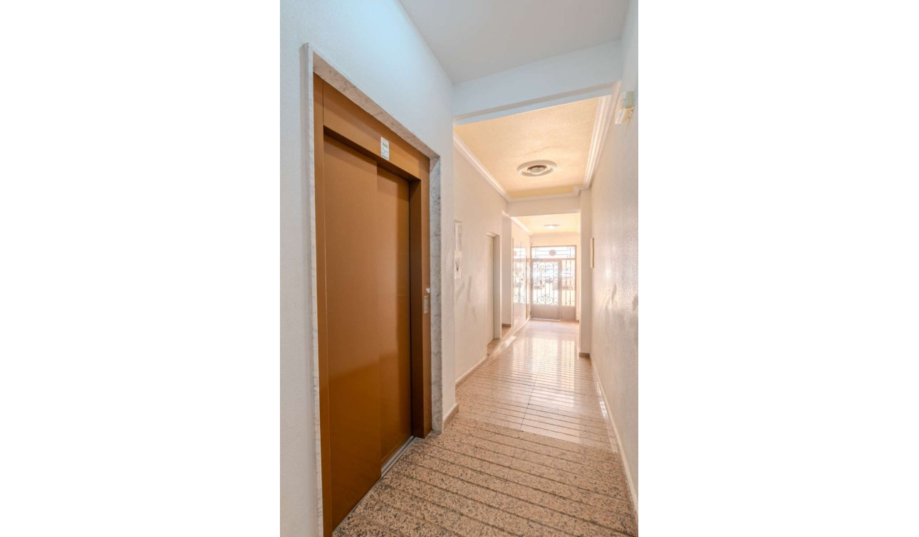 Herverkoop - Appartement / Flat - Torrevieja - Centro