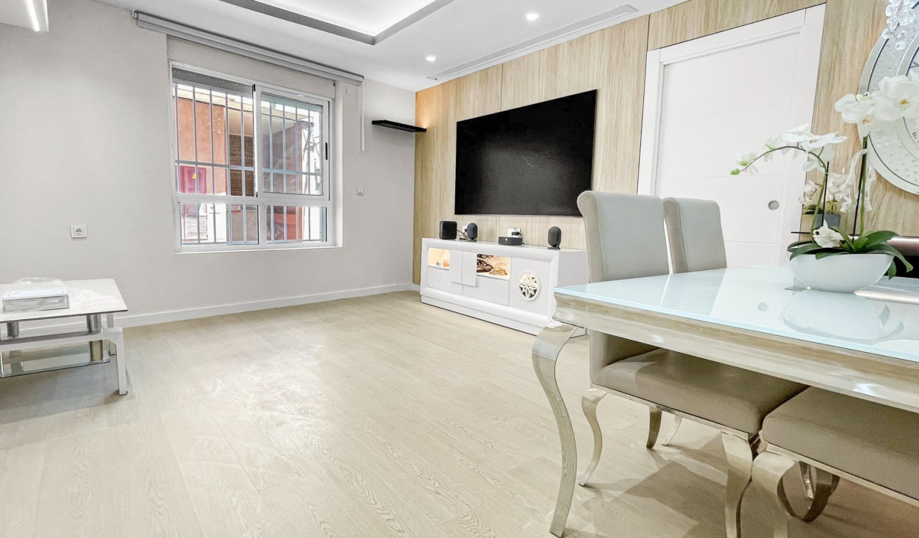 Herverkoop - Appartement / Flat - Torrevieja - Parque las naciones