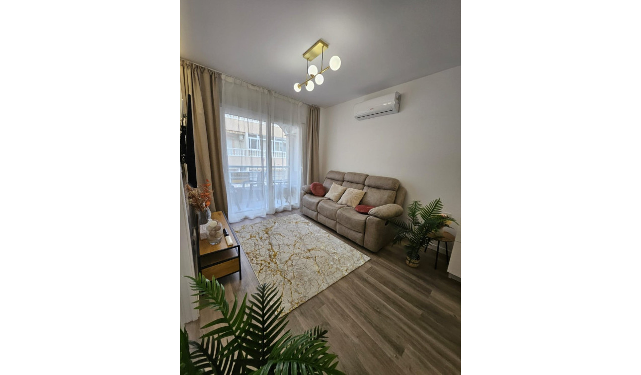 Herverkoop - Appartement / Flat - Torrevieja - Torrevieja Centro