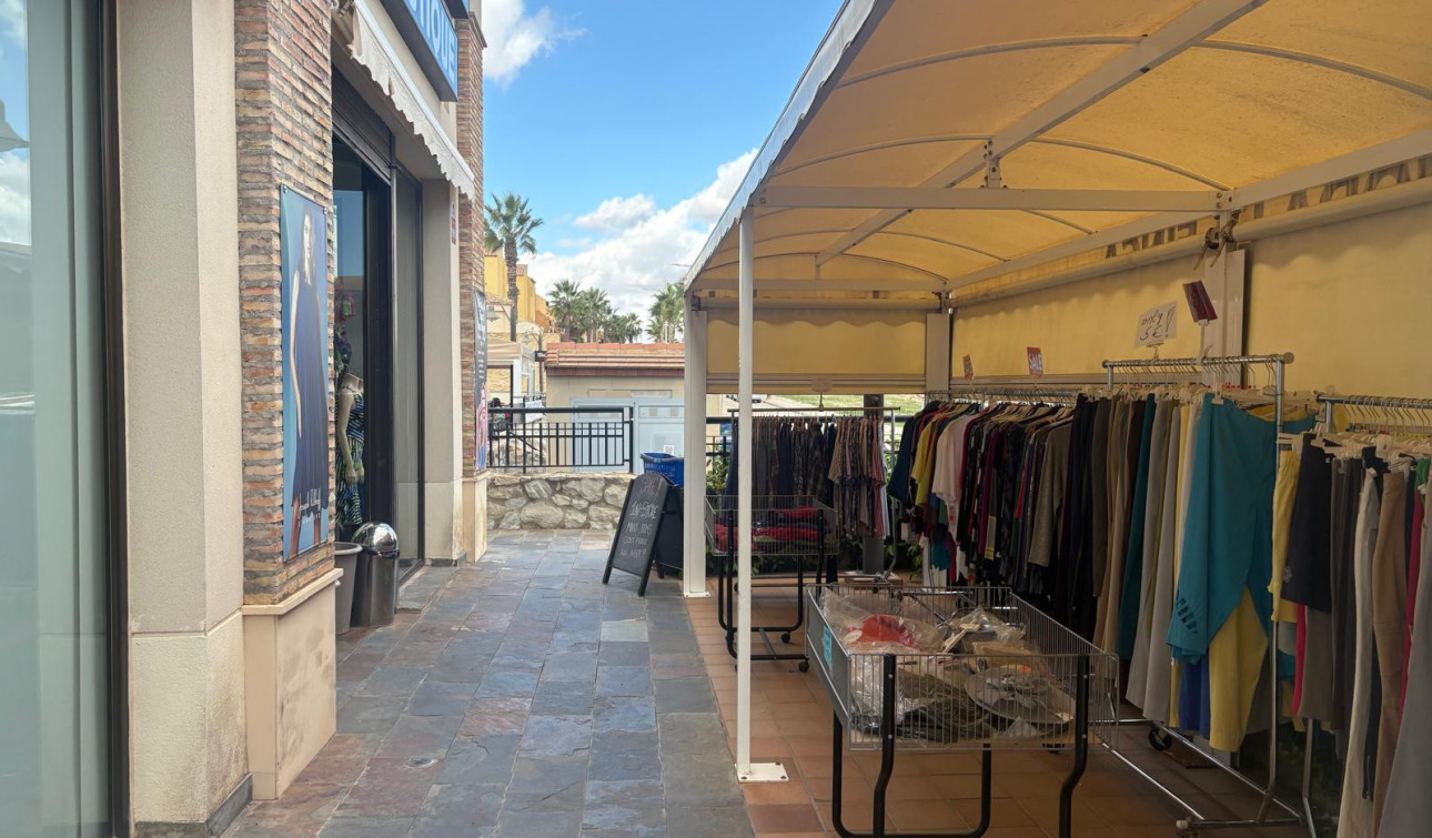 Herverkoop - Commerciële eenheid - Algorfa - La Finca Golf