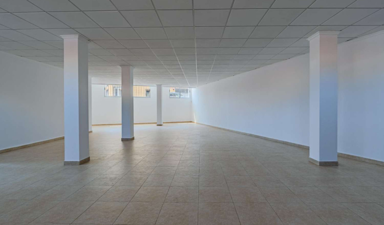 Herverkoop - Commerciële eenheid - Torrevieja - Antonio Machado