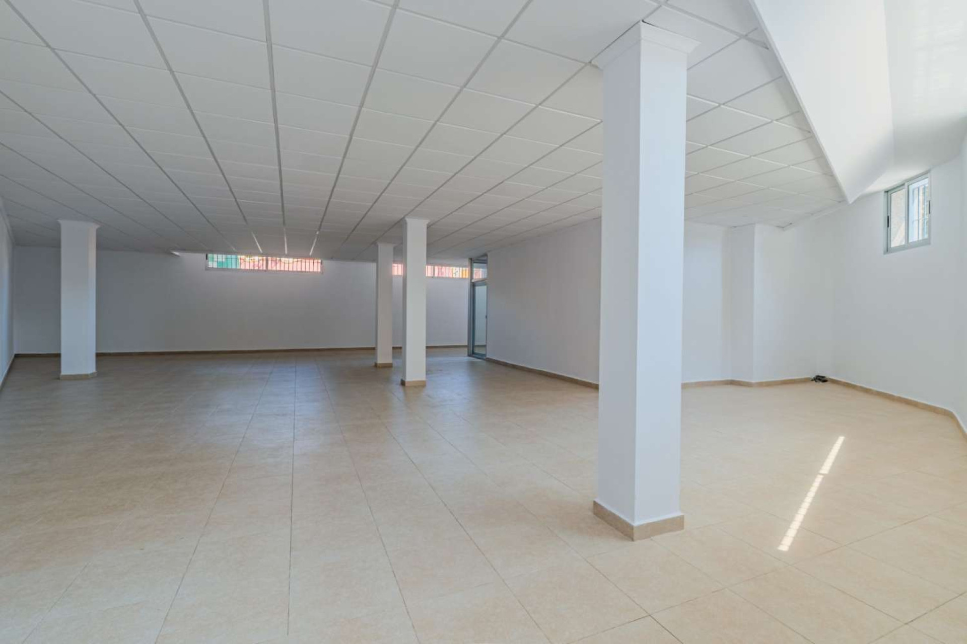 Herverkoop - Commerciële eenheid - Torrevieja - Antonio Machado