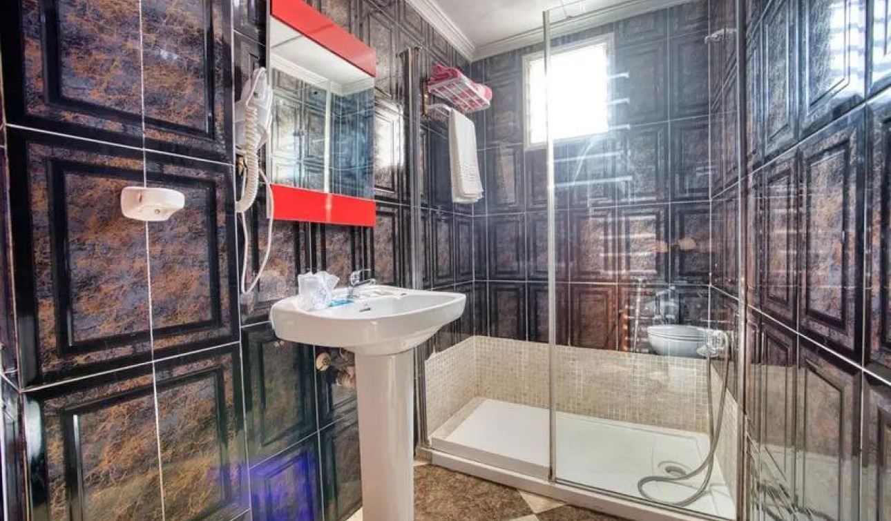 Herverkoop - Commerciële eenheid - Torrevieja - Centro