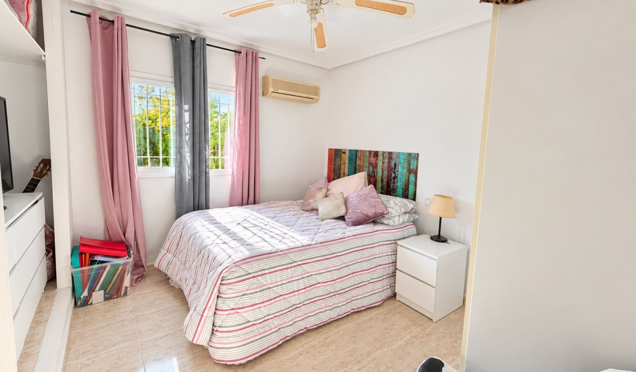 Herverkoop - Halfvrijstaande villa - Alicante - La Florida