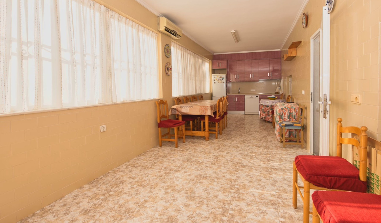 Herverkoop - Halfvrijstaande villa - Benijofar