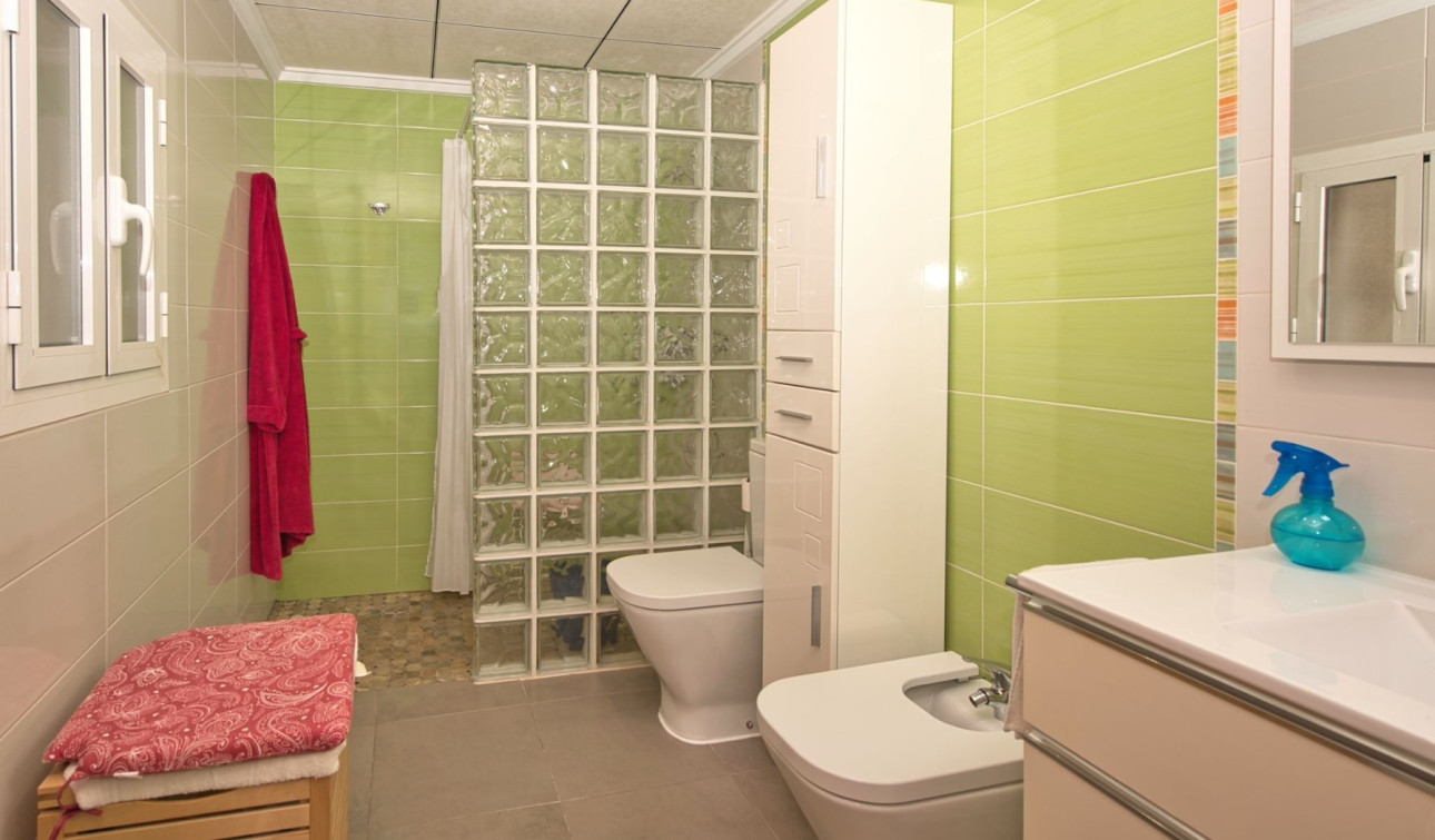 Herverkoop - Halfvrijstaande villa - Benijofar