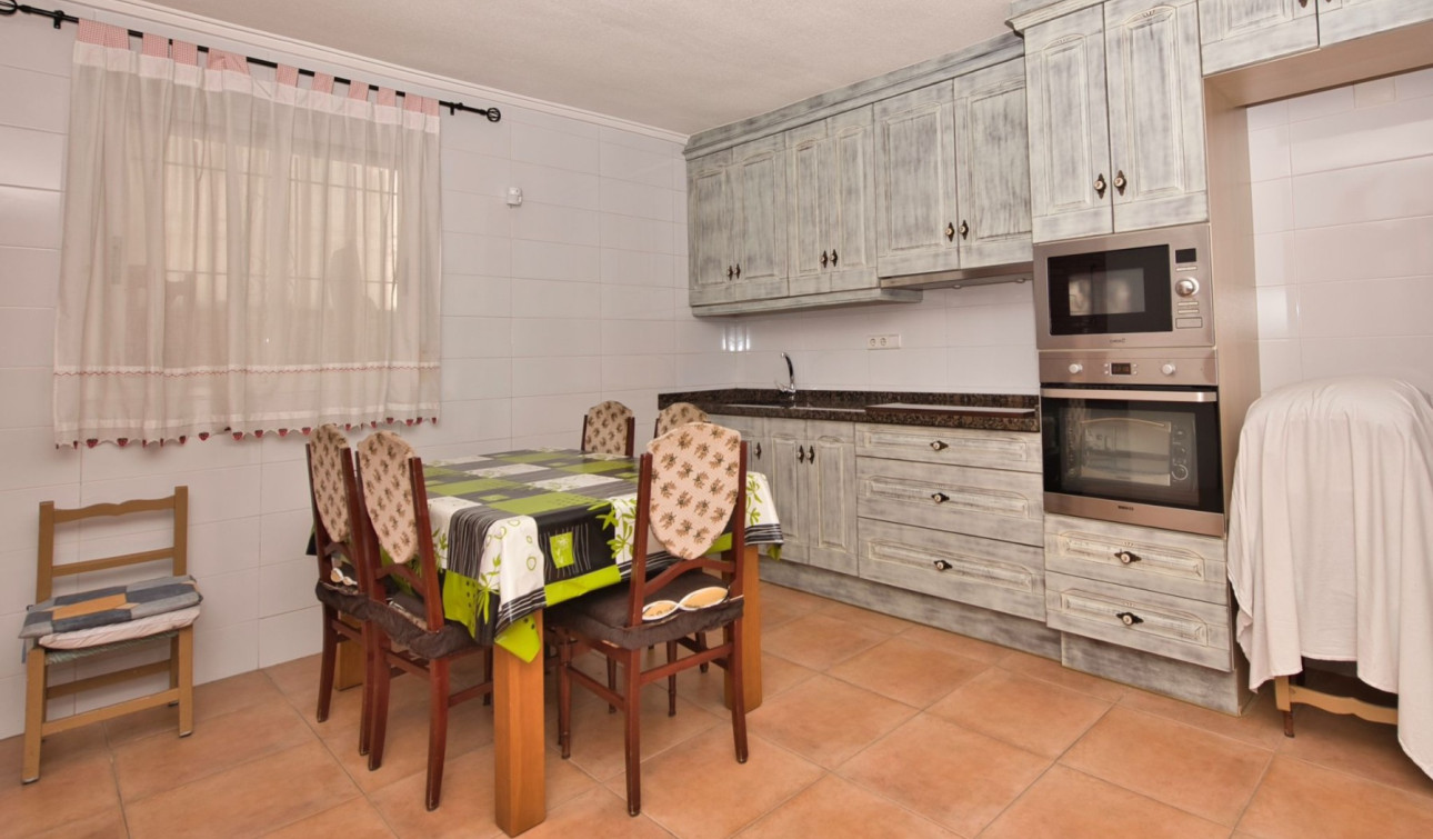 Herverkoop - Halfvrijstaande villa - Benijofar