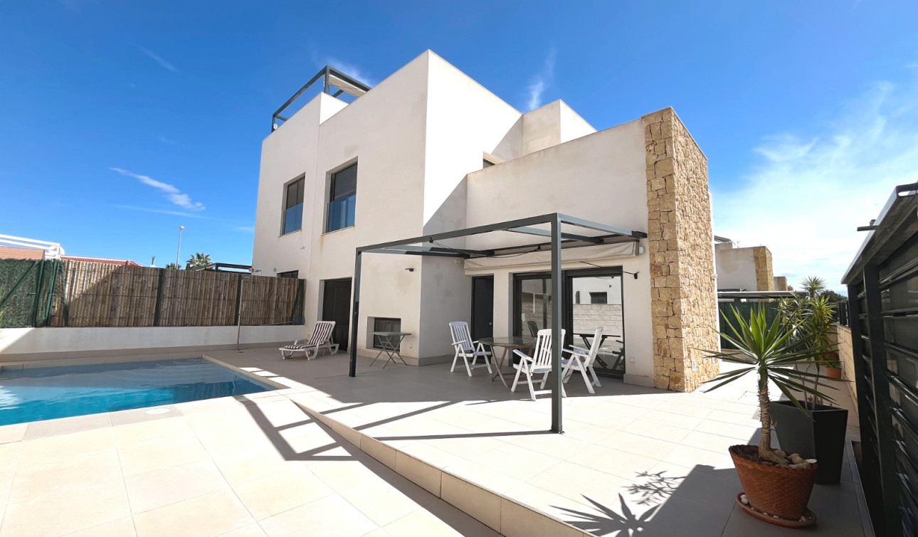Herverkoop - Halfvrijstaande villa - Ciudad Quesada - Pueblo Bravo