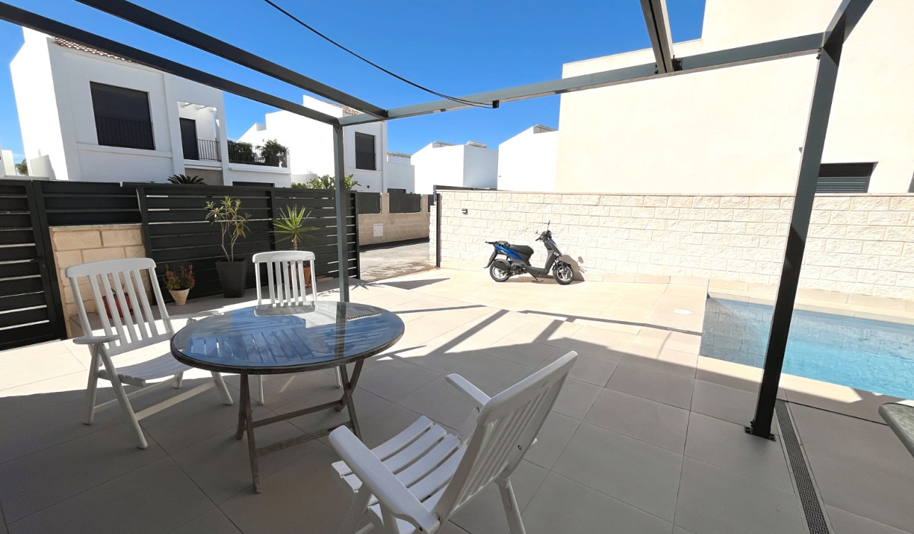 Herverkoop - Halfvrijstaande villa - Ciudad Quesada - Pueblo Bravo