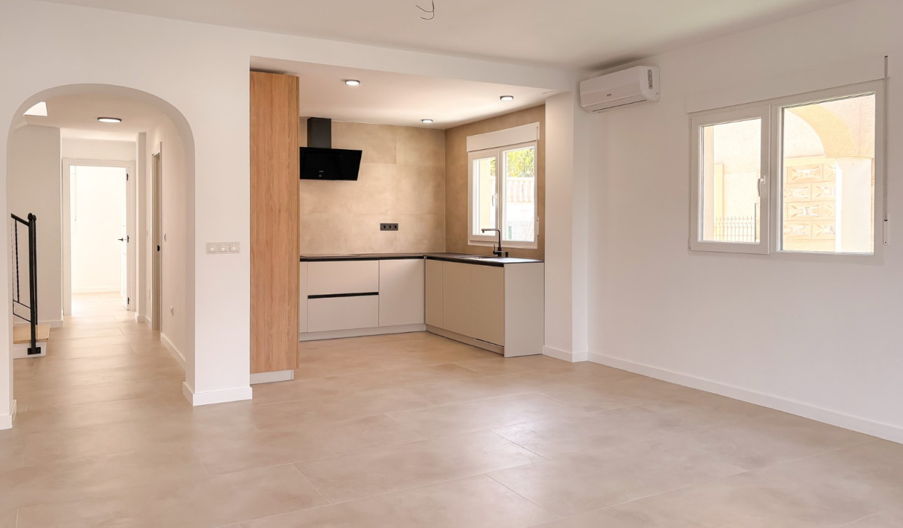 Herverkoop - Halfvrijstaande villa - El Campello - Pueblo Acantilado - Venta Lanuza