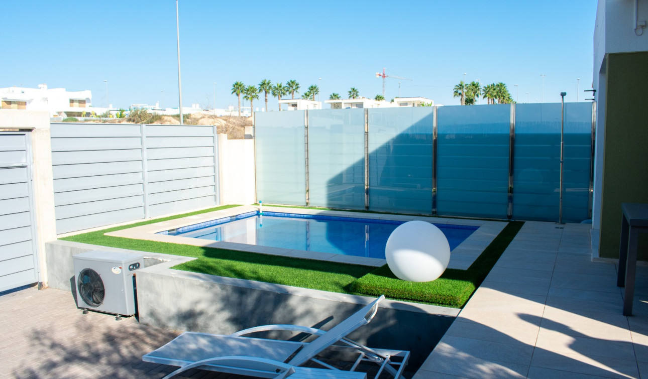 Herverkoop - Halfvrijstaande villa - Entre Naranjos