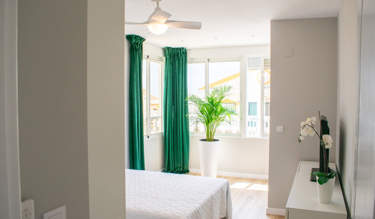 Herverkoop - Halfvrijstaande villa - Orihuela Costa - Punta Prima