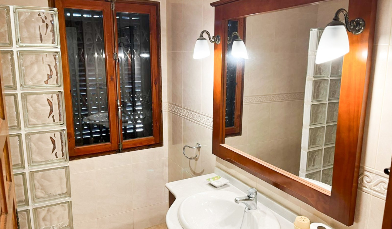 Herverkoop - Halfvrijstaande villa - Orihuela Costa - Punta Prima