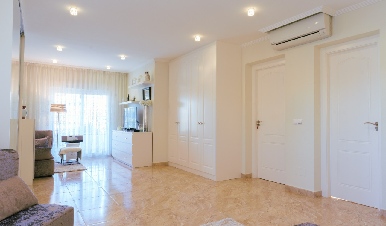 Herverkoop - Halfvrijstaande villa - Torrevieja - Los Balcones