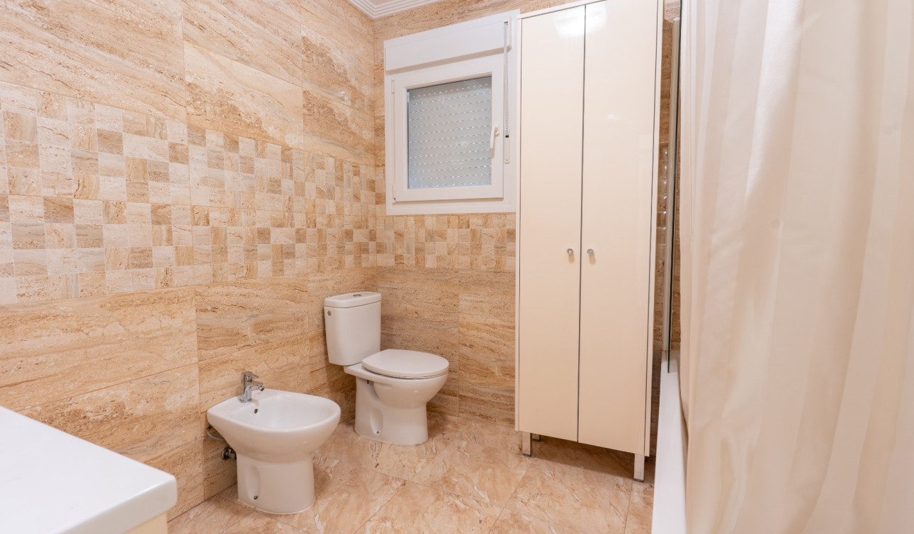 Herverkoop - Halfvrijstaande villa - Torrevieja - Los Balcones