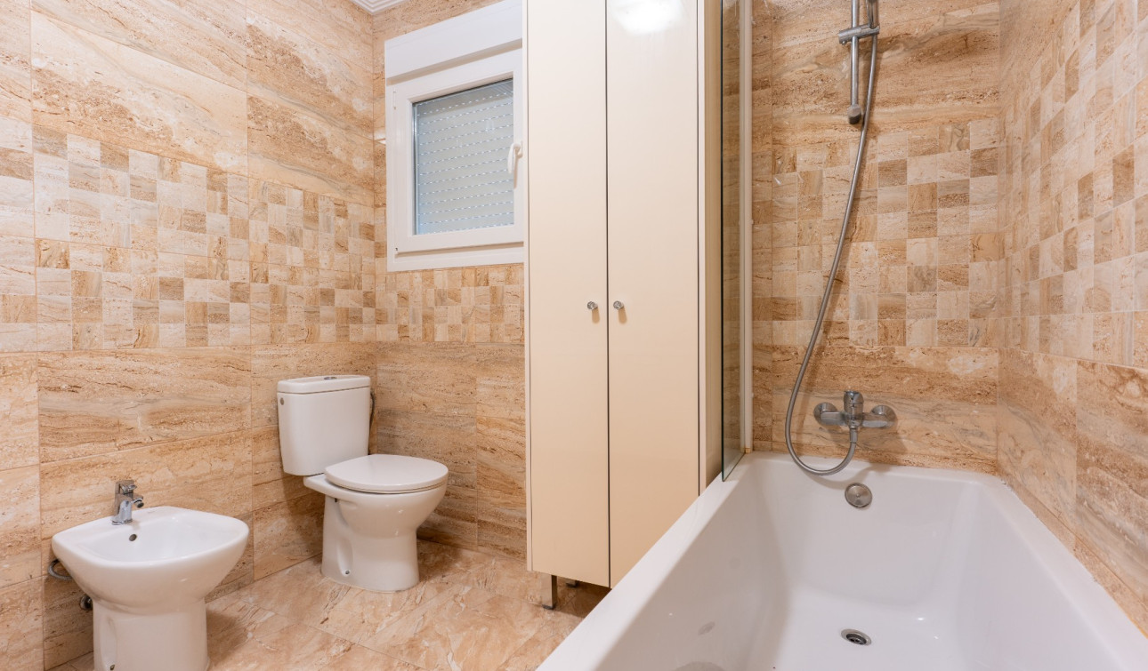 Herverkoop - Halfvrijstaande villa - Torrevieja - Los Balcones