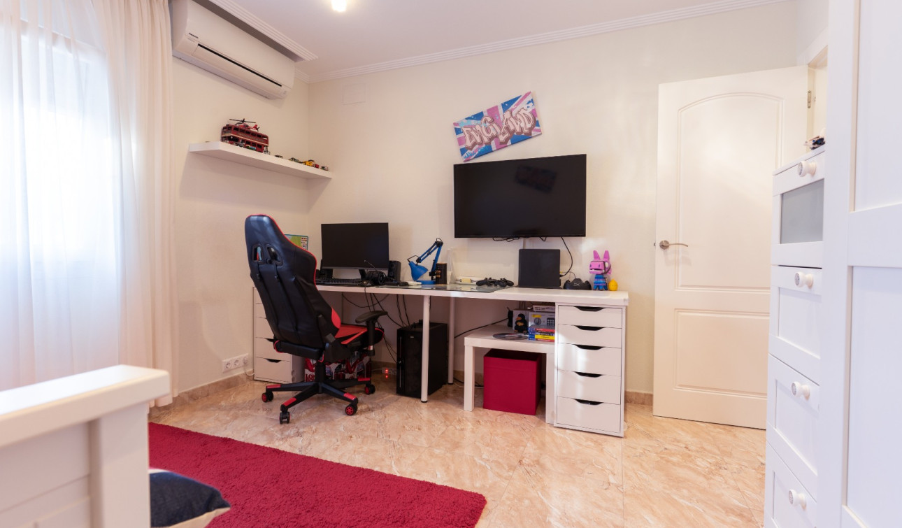 Herverkoop - Halfvrijstaande villa - Torrevieja - Los Balcones