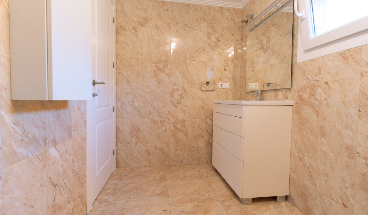 Herverkoop - Halfvrijstaande villa - Torrevieja - Los Balcones