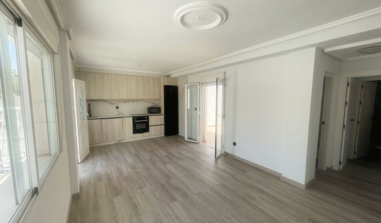 Herverkoop - Stadshuis - Ciudad Quesada - Upper Golf
