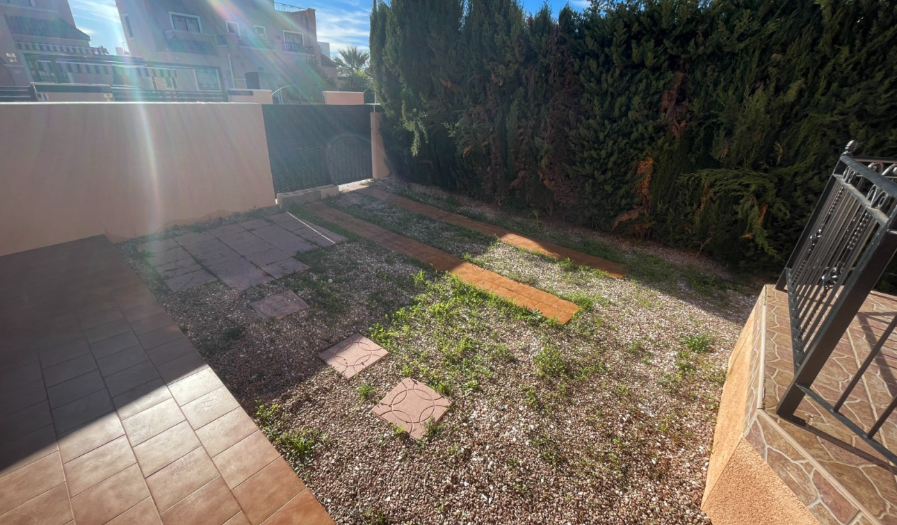 Herverkoop - Stadshuis - Los Montesinos - La Herrada