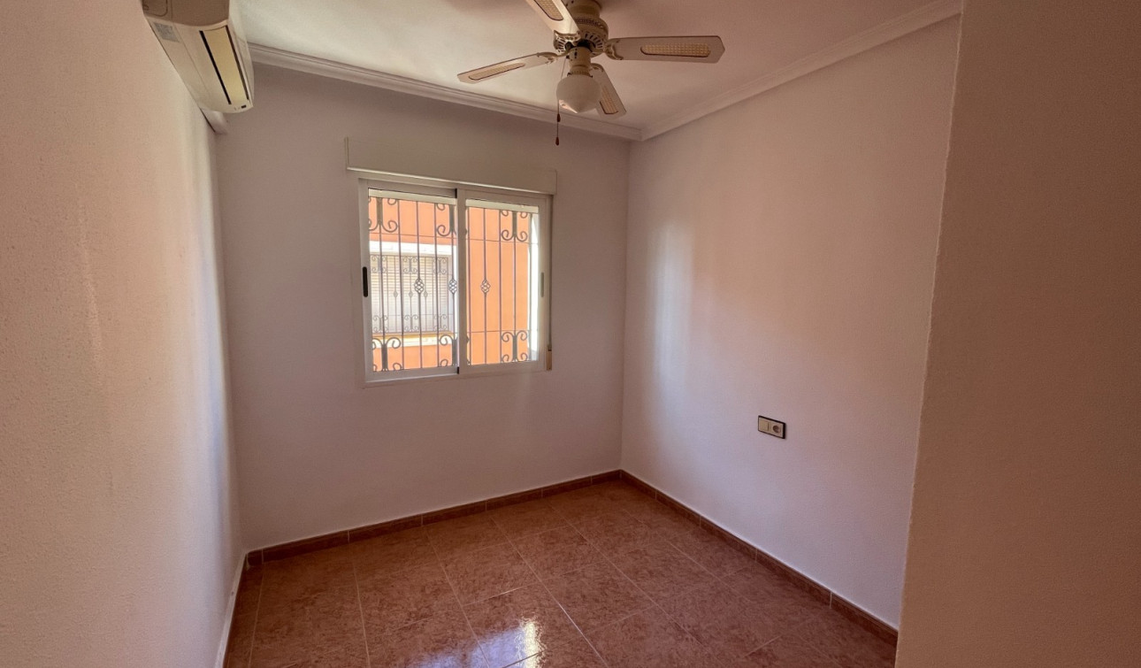 Herverkoop - Stadshuis - Los Montesinos - La Herrada