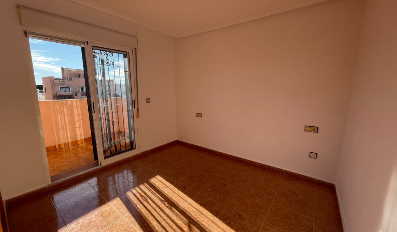 Herverkoop - Stadshuis - Los Montesinos - La Herrada