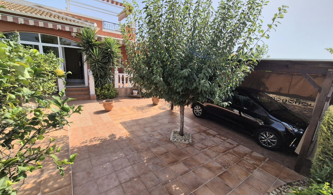 Herverkoop - Stadshuis - Los Montesinos - La Herrada