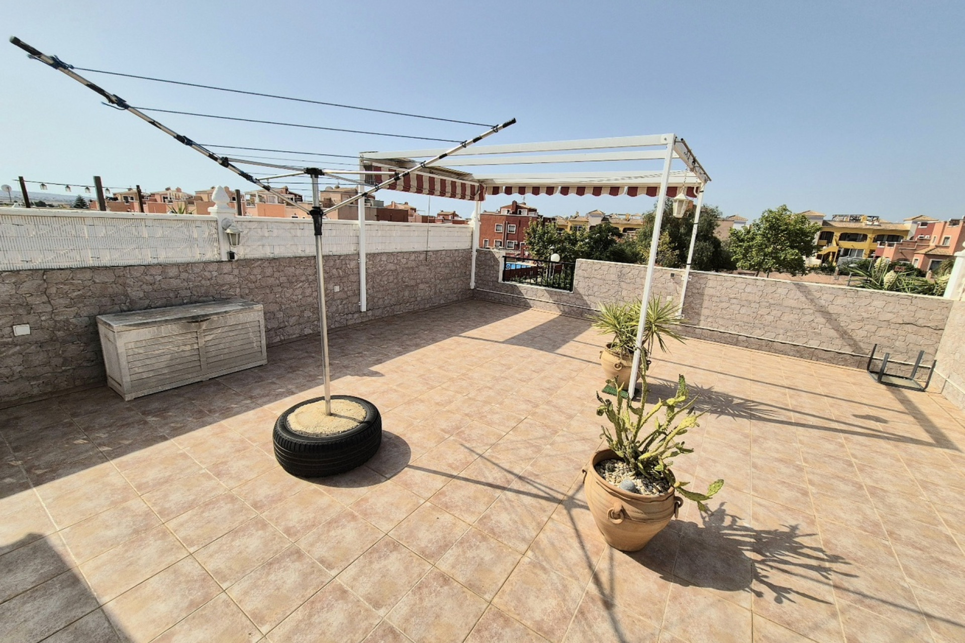 Herverkoop - Stadshuis - Los Montesinos - La Herrada