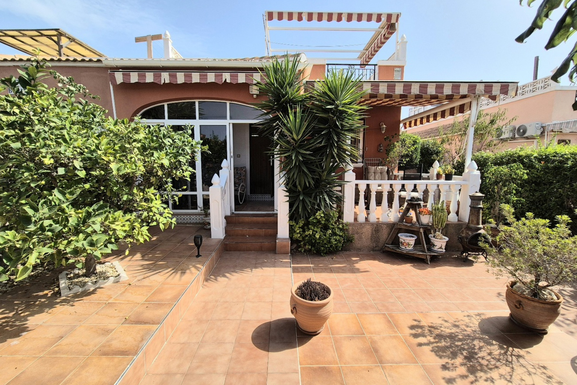 Herverkoop - Stadshuis - Los Montesinos - La Herrada