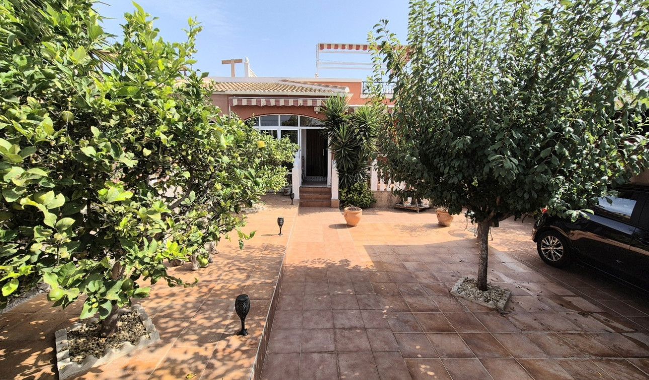 Herverkoop - Stadshuis - Los Montesinos - La Herrada