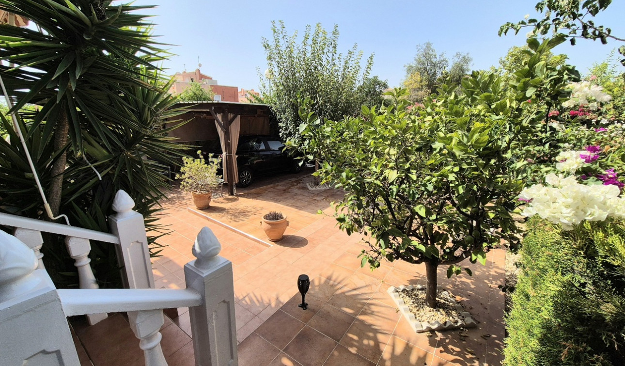 Herverkoop - Stadshuis - Los Montesinos - La Herrada