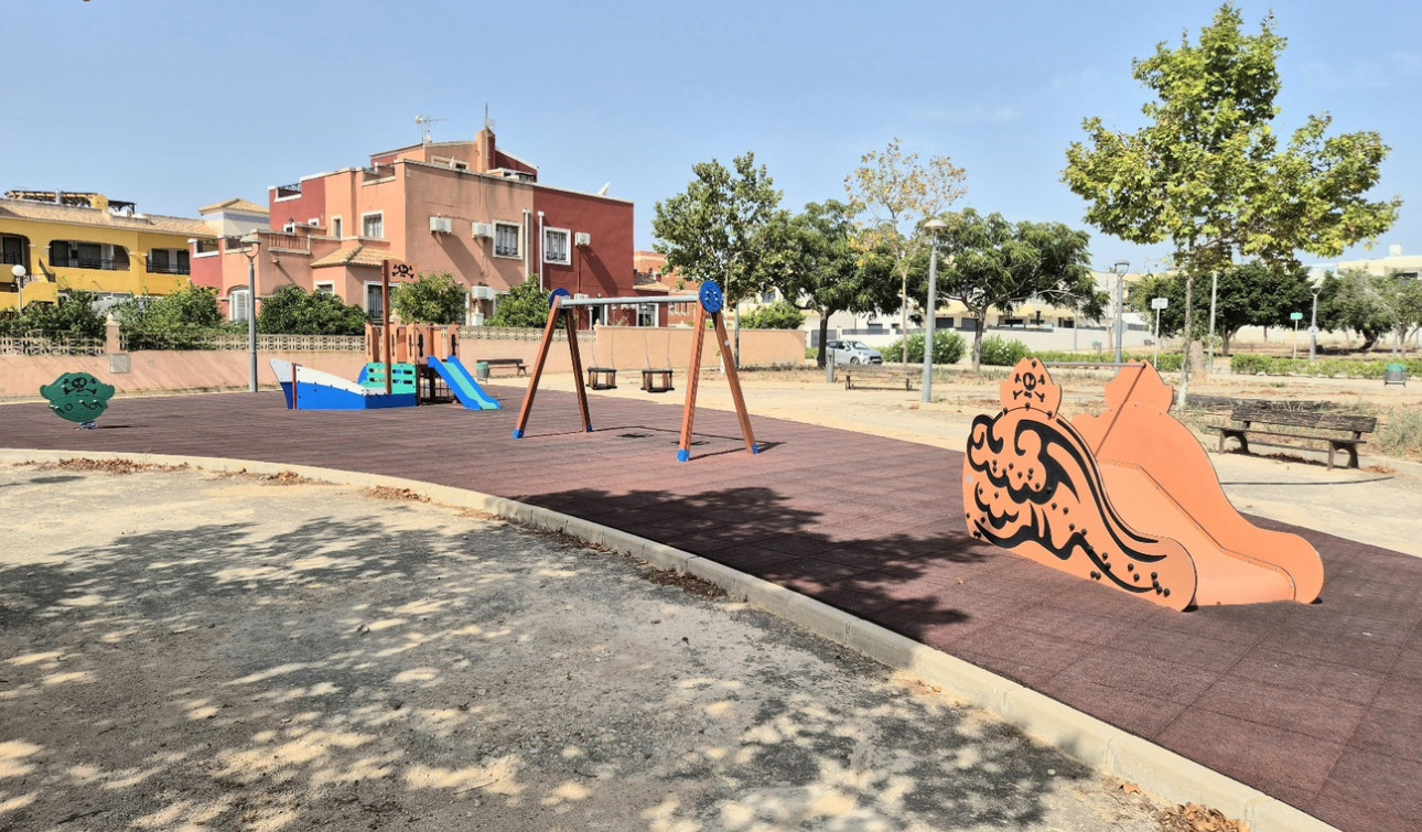 Herverkoop - Stadshuis - Los Montesinos - La Herrada