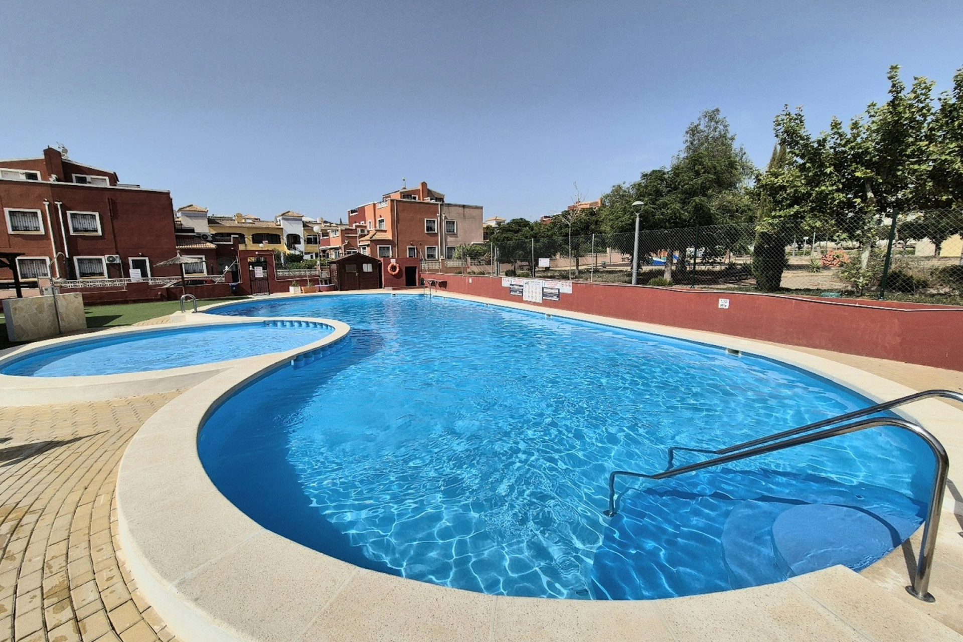 Herverkoop - Stadshuis - Los Montesinos - La Herrada