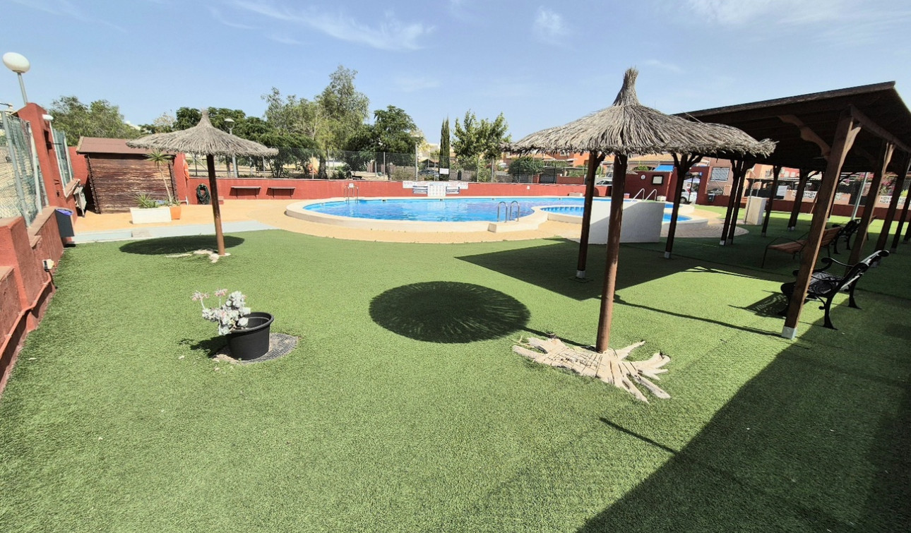 Herverkoop - Stadshuis - Los Montesinos - La Herrada