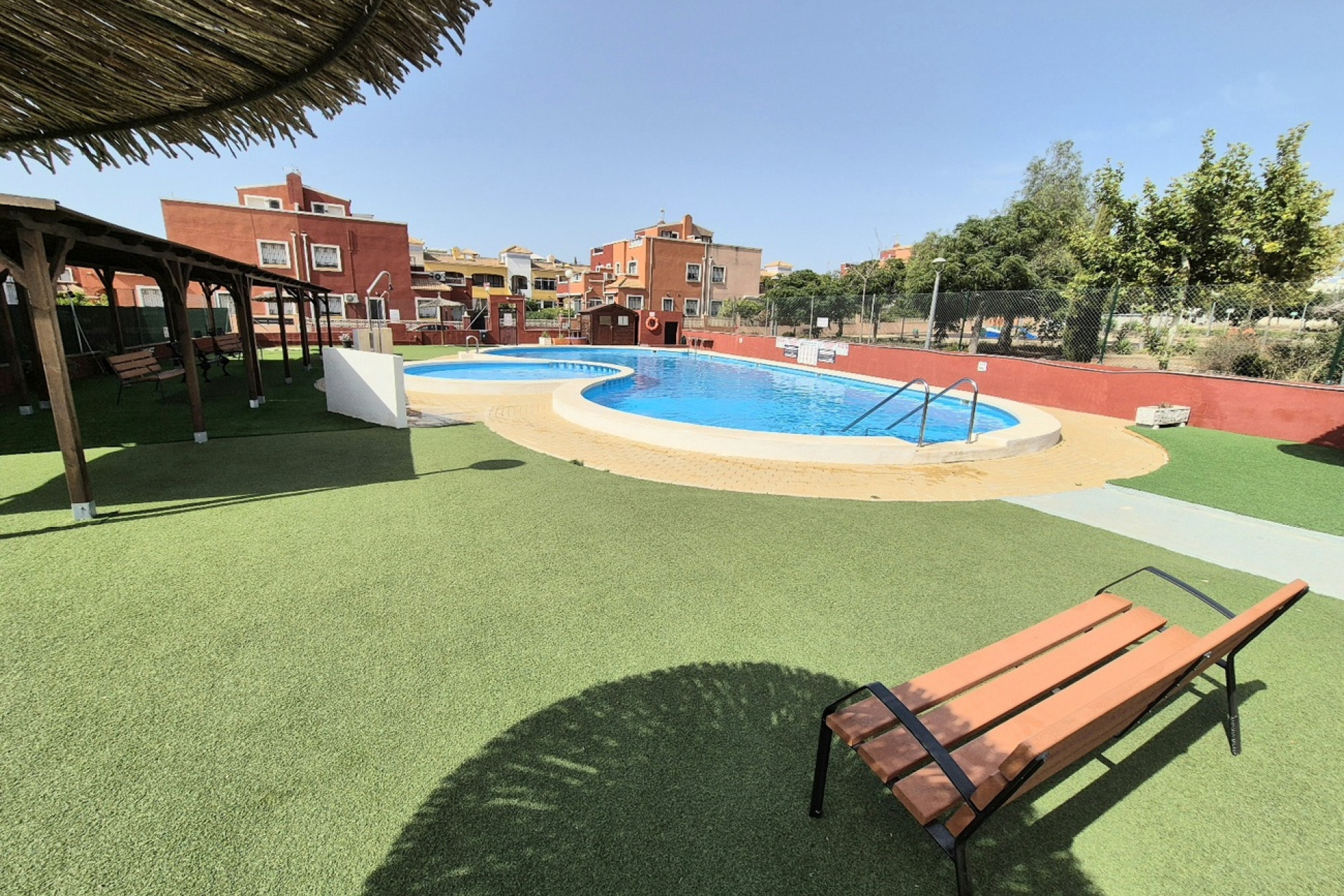 Herverkoop - Stadshuis - Los Montesinos - La Herrada