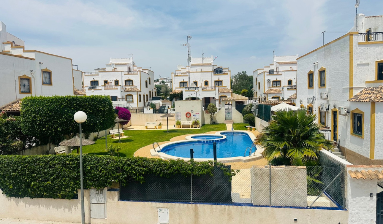 Herverkoop - Stadshuis - Orihuela - Entre Naranjos