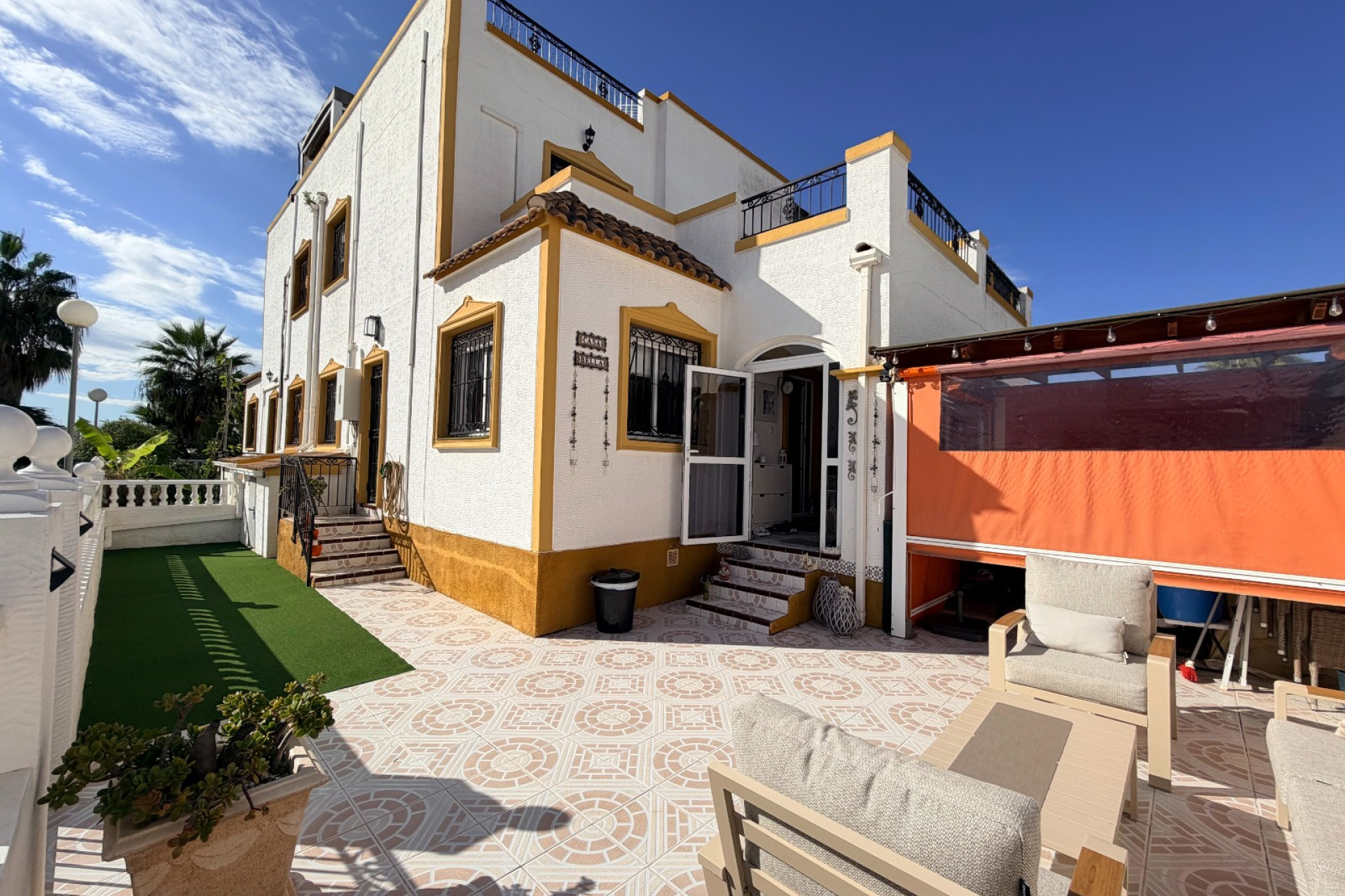 Herverkoop - Stadshuis - Orihuela - Entre Naranjos