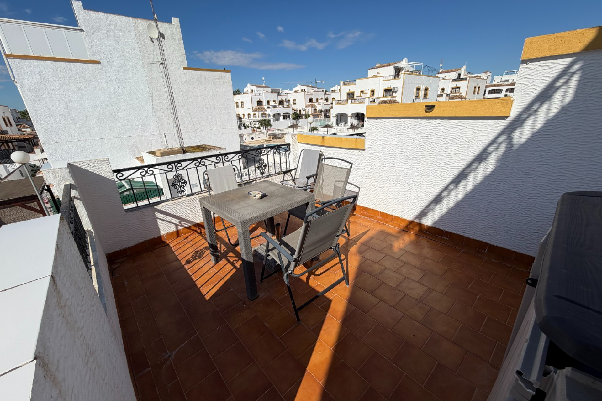 Herverkoop - Stadshuis - Orihuela - Entre Naranjos