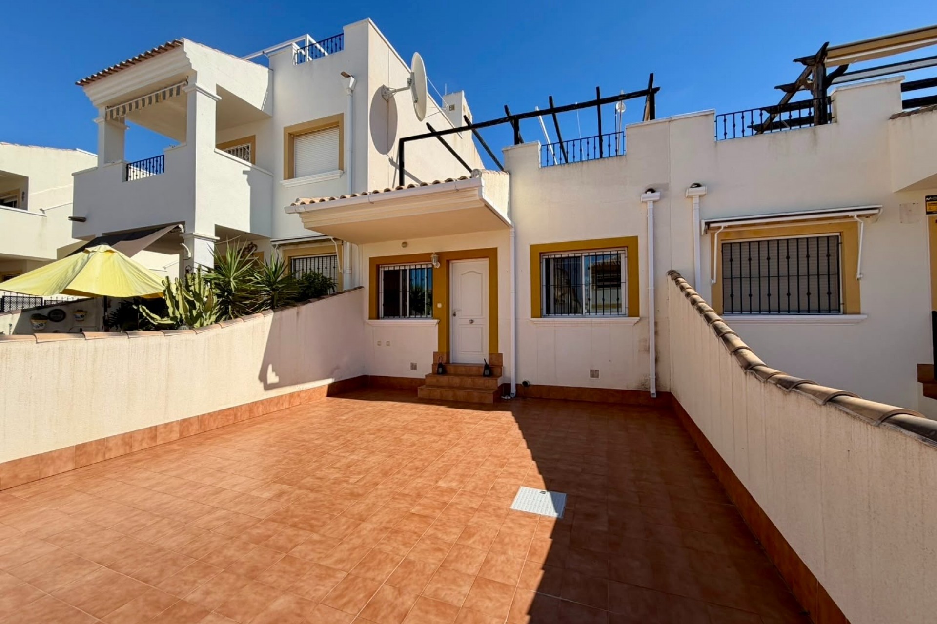 Herverkoop - Stadshuis - Orihuela - Entre Naranjos