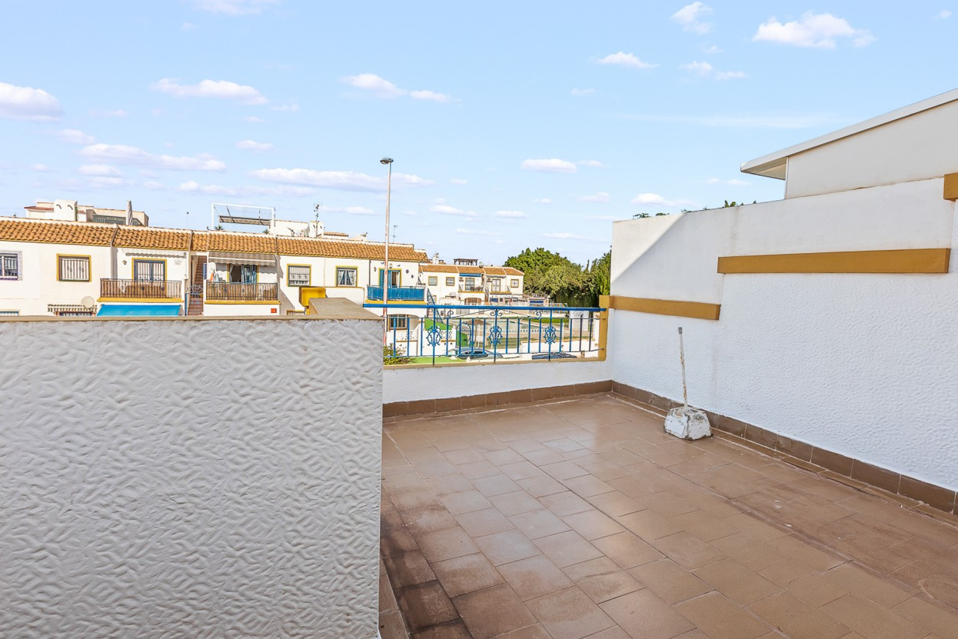 Herverkoop - Stadshuis - Torrevieja - Jardin Del Mar