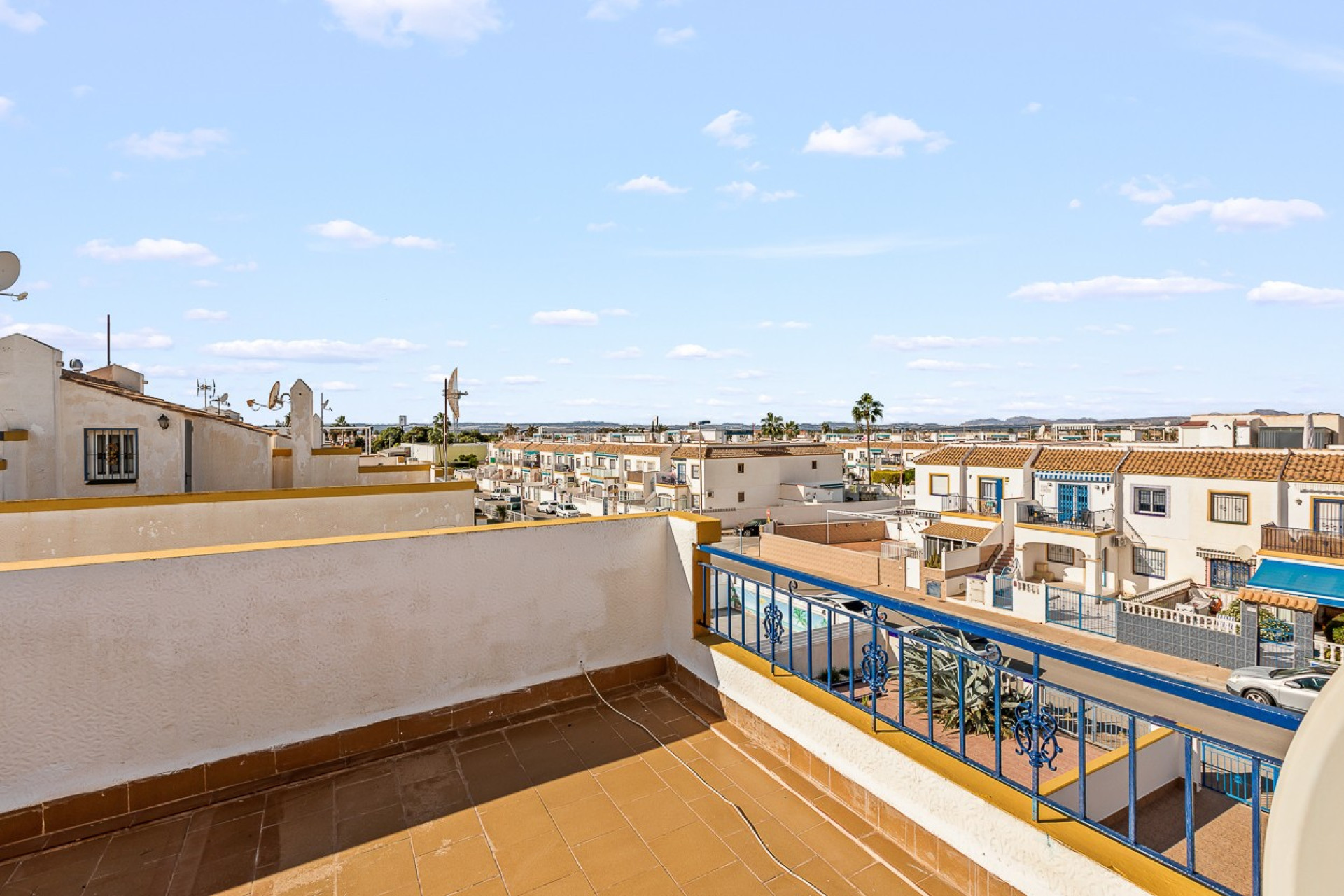 Herverkoop - Stadshuis - Torrevieja - Jardin Del Mar