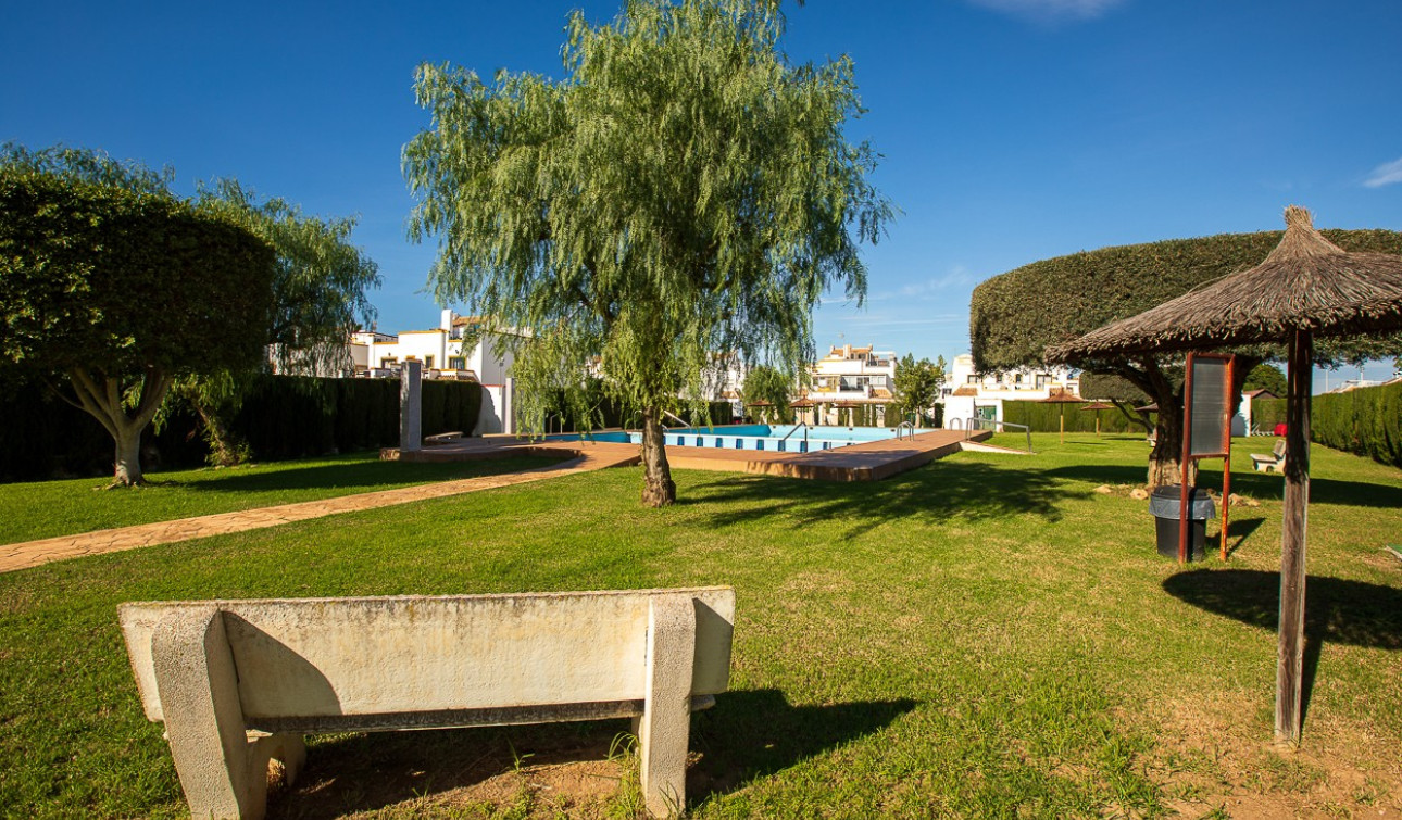 Herverkoop - Stadshuis - Torrevieja - Jardin Del Mar